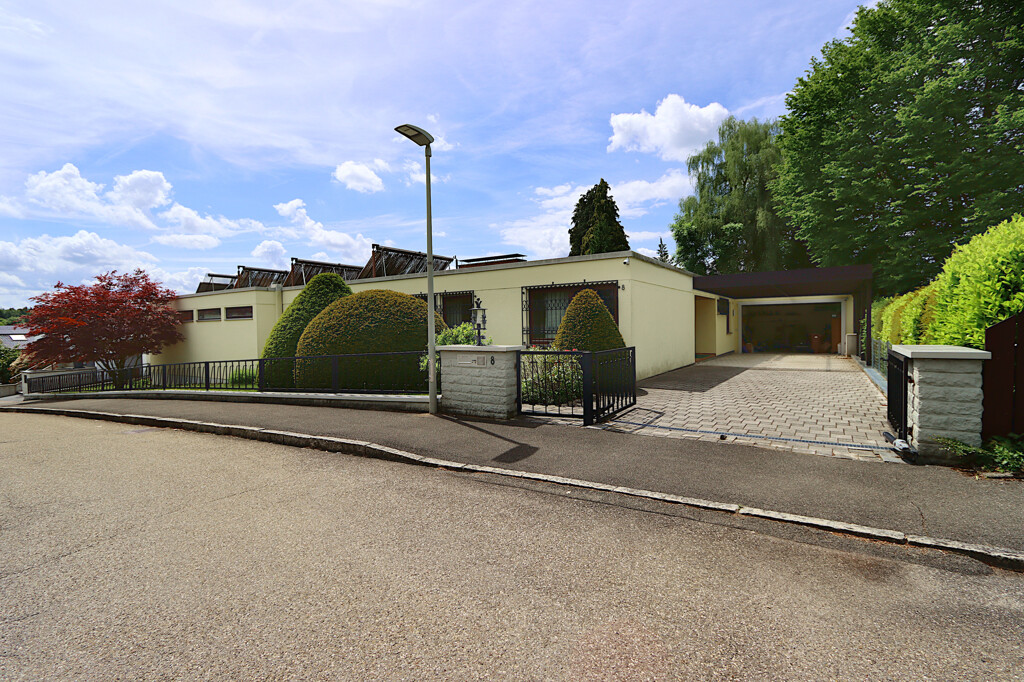 Hausansicht + Garage