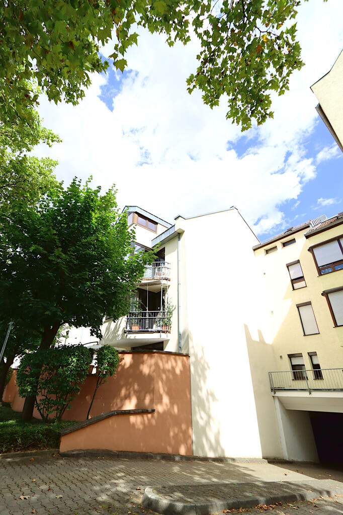 Hausansicht + TG Einfahrt